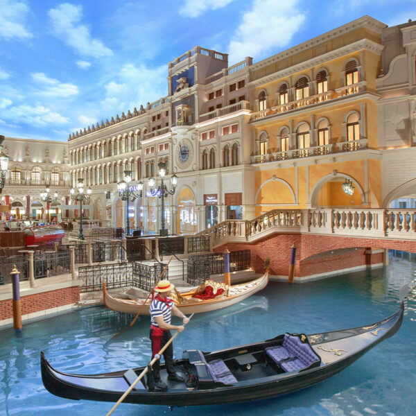 Gondola - 900 x 900 - FINAL